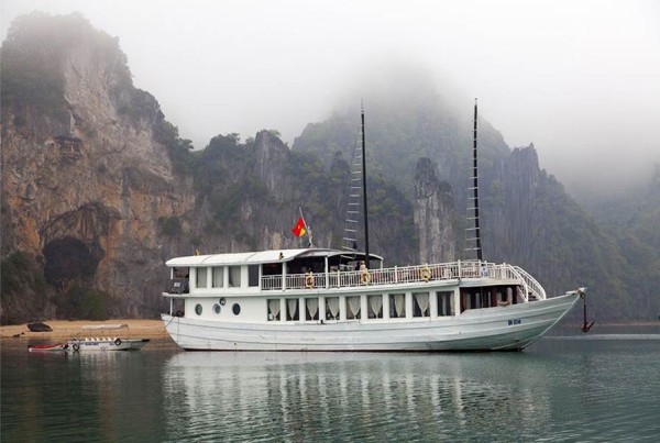 Wow Day Cruise in Halong Bay